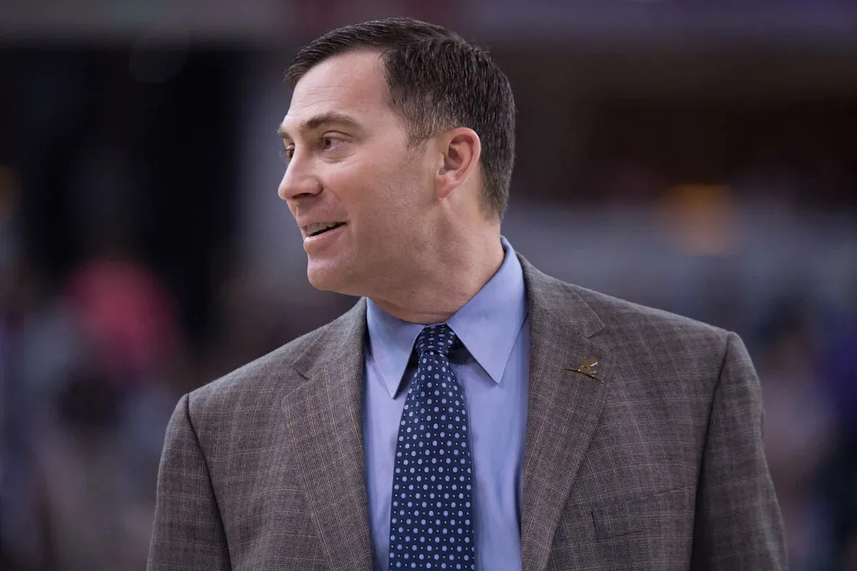 วิเคราะห์การบริหารความเสี่ยง: Ohio State ดึงตัว Mike Wells เสริมทัพสตาฟฟ์โค้ชเพื่อลดช่องว่างทางเทคนิค