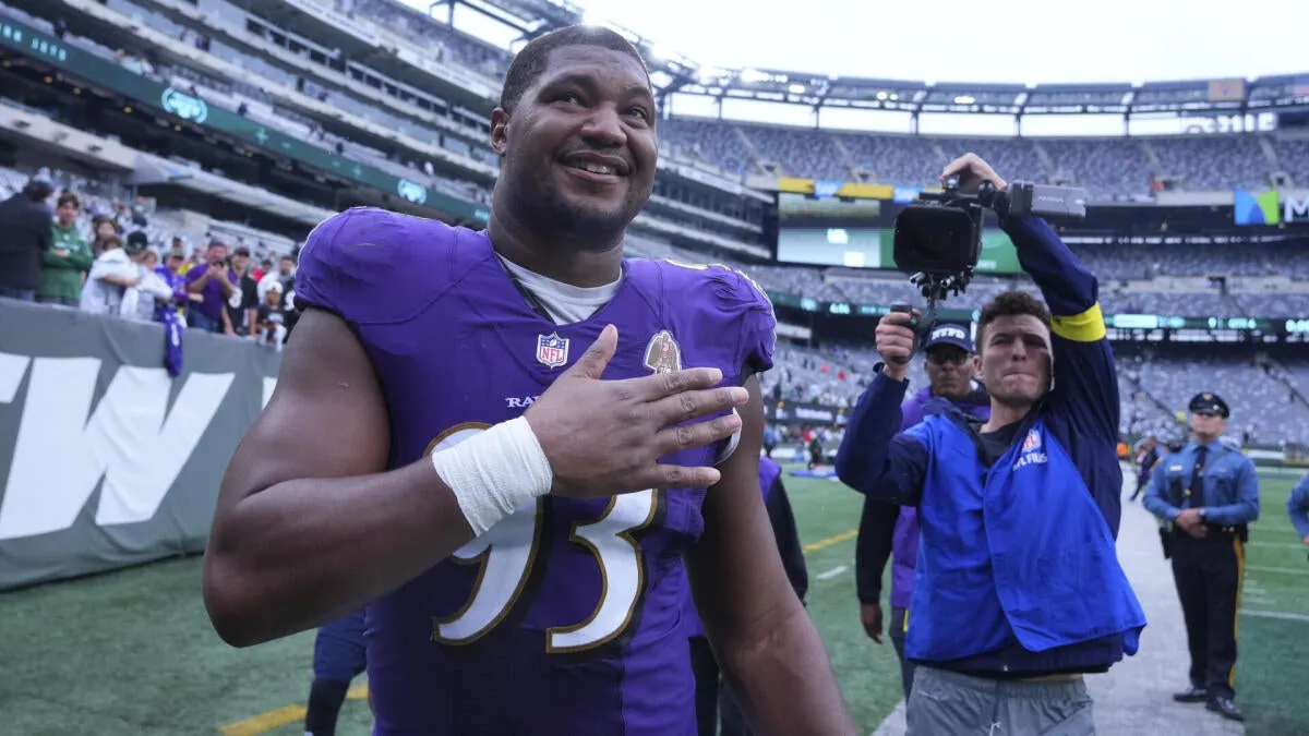 ลมหายใจสุดท้ายของยักษ์หลับ: Calais Campbell กับสัญญาปีที่ 19 ในรัง Ravens