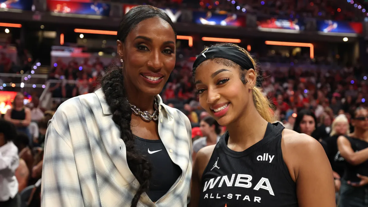 วิเคราะห์ความเสี่ยงเชิงพาณิชย์: ผังถ่ายทอดสด WNBA 2026 บน CBS และการบริหารจัดการสินทรัพย์ในยุค CBA ใหม่