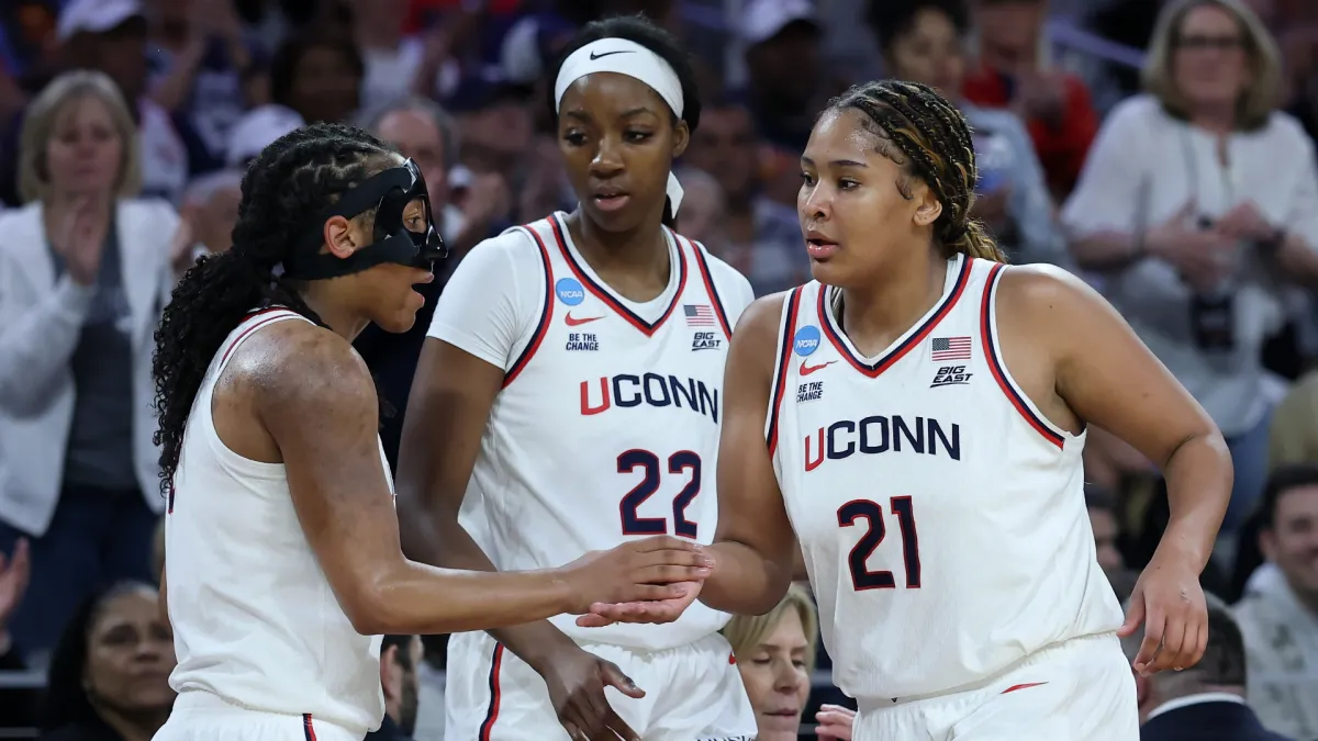 เจาะลึกอันดับ Top 25 บาสหญิงปี 2026: UConn ทะยานยึดเบอร์ 1; แล้วแชมป์เก่า UCLA หายไปไหน?