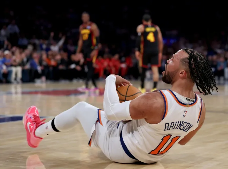 วิเคราะห์ความเสี่ยง NBA Playoff: Lakers บริหารจัดการทรัพยากรบุคคลผ่านด่าน Rockets ขณะที่ Nuggets และ Knicks ควบคุมความผันผวนในเกมเปิดสนาม