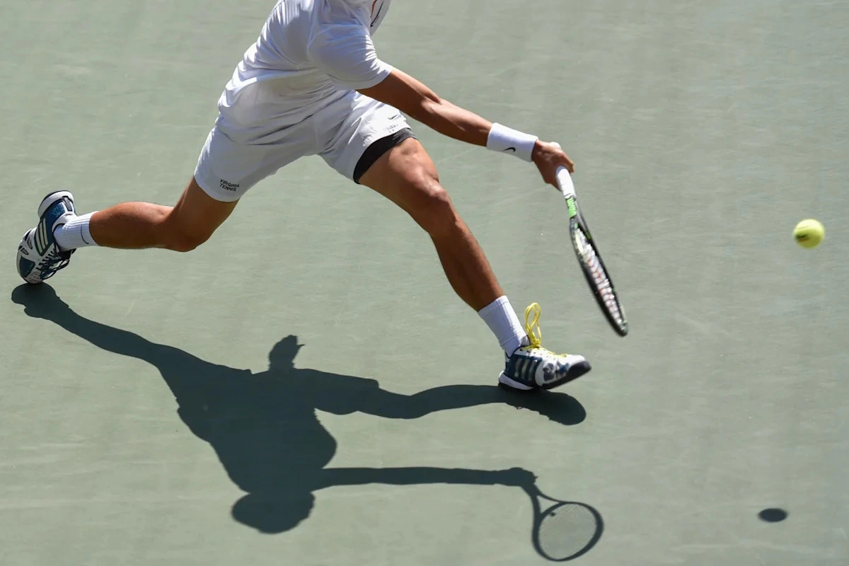 เสียงสะท้อนจากคอร์ตที่กำลังแตกร้าว: เมื่อ NCAA Tennis เผชิญวิกฤตการเงินและลมหายใจที่แผ่วเบา