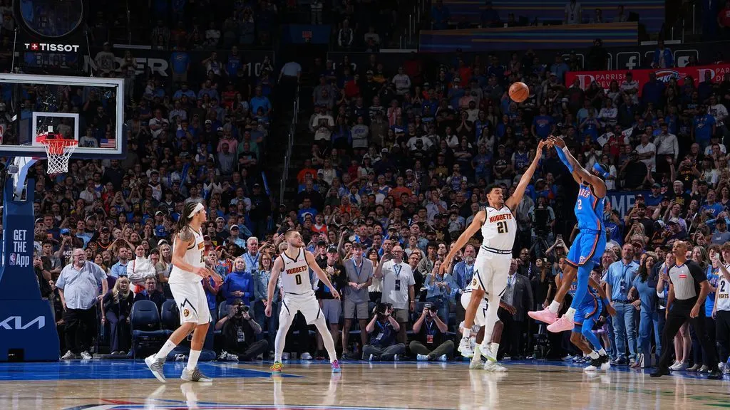 มือสังหารในเงามืด: Shai Gilgeous-Alexander ผงาดคว้ารางวัล Clutch Player of the Year