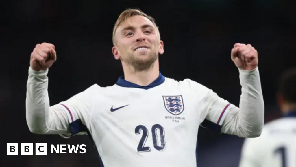พ่อพระ! Jarrod Bowen ช่วยทีมบ้านเกิดแก้ปัญหาสนาม