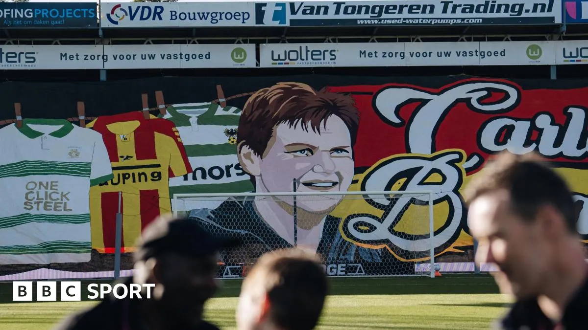 ตำนานที่แท้ทรู! แฟนบอลจัดหนักกาง Tifo ยักษ์อำลา 'ป้าคาร์ล่า' แม่บ้านชุดแข่งผู้รับใช้สโมสรมาเกือบ 3 ทศวรรษ
