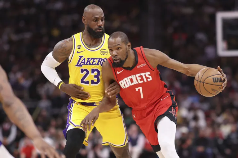 สงครามดวงดาวบนสังเวียนเดือด: วิธีรับชม Lakers ปะทะ Rockets ในศึก NBA Playoffs ที่ทั้งโลกต้องหยุดหายใจ