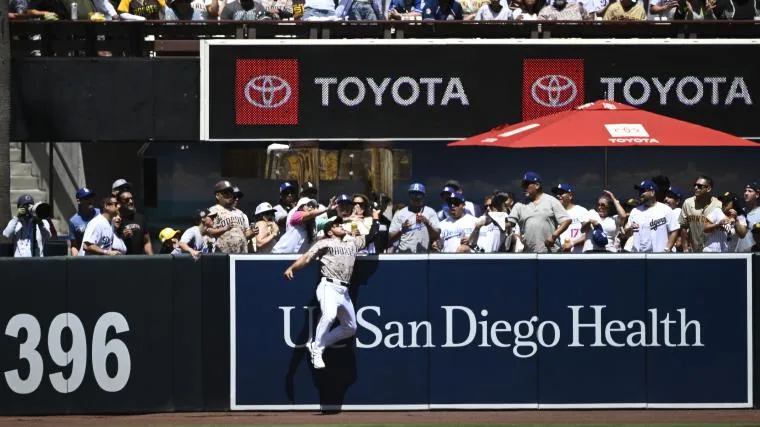กลิ่นเหงื่อและไม้สน: Ramon Laureano กับตำแหน่งไม้หนึ่งที่ San Diego Padres โหยหา