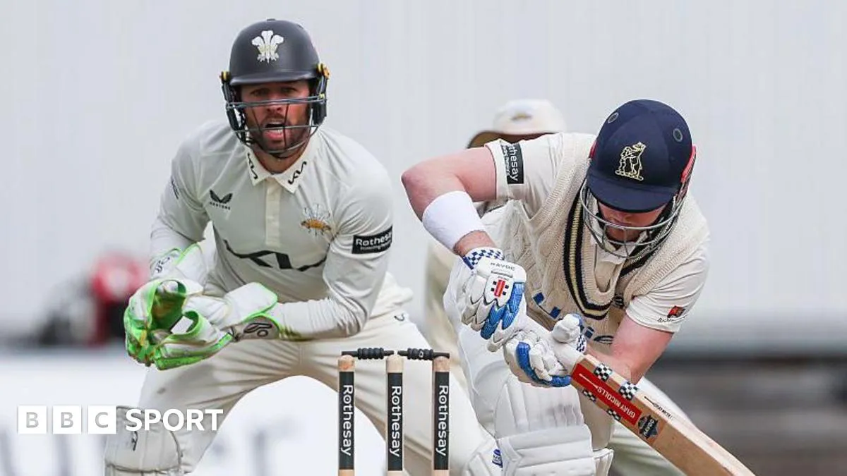 มหากาพย์แห่ง Edgbaston: Mousley ร่ายมนต์สะกด Surrey จนอยู่หมัด