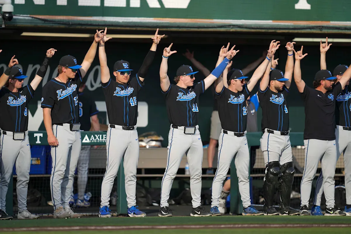 เสียงไม้กระทบลูกที่ปลายค้างคาว: Grand Slam ปลิดวิญญาณของ Kentucky เหนือ Vanderbilt