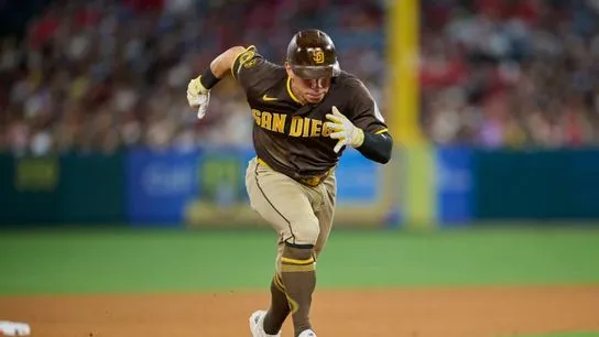 รอยร้าวและคราบสนิม: San Diego Padres บดขยี้ Los Angeles Angels คาถิ่น Angel Stadium