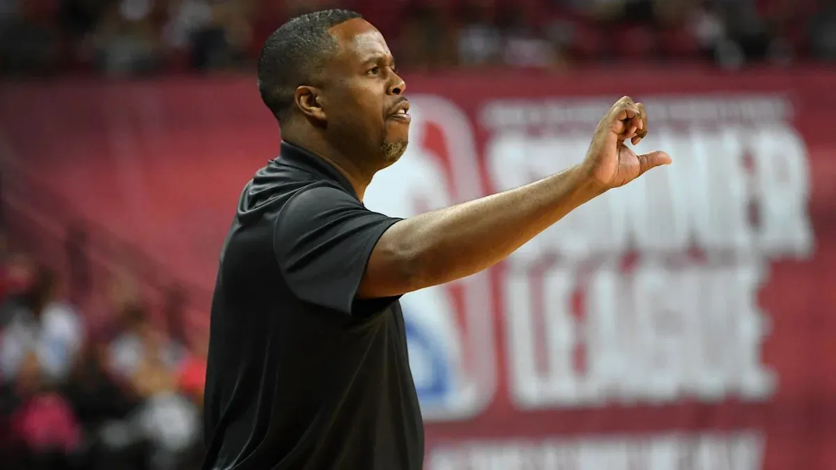 การประเมินความเสี่ยงทางคดี: Damon Jones เตรียมรับสารภาพในข้อหาสมคบคิดบิดเบือนผลการแข่งขัน NBA