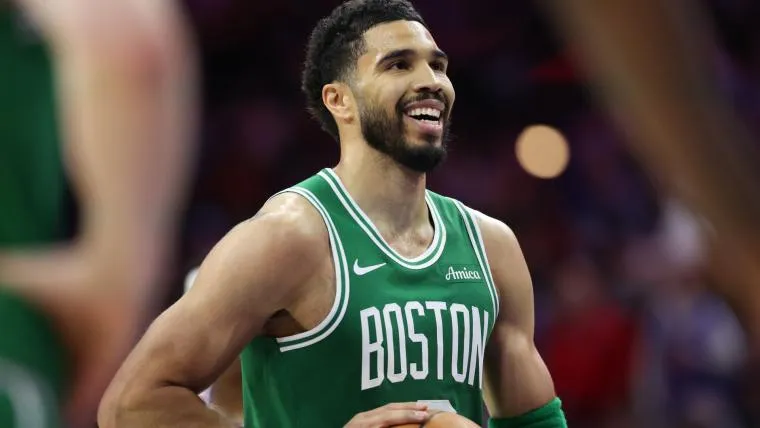 ฝันร้ายที่กลายเป็นจริง: เมื่อ Jayson Tatum ต้องทิ้งสนามในคืนที่เดิมพันด้วยลมหายใจของ Celtics