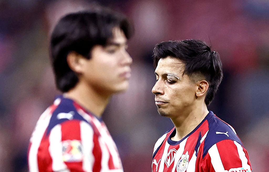 รอยร้าวบนใบหน้าแห่ง Guadalajara: เมื่อการปะทะกลางอากาศกลายเป็นนาฏกรรมที่หยุดนิ่ง