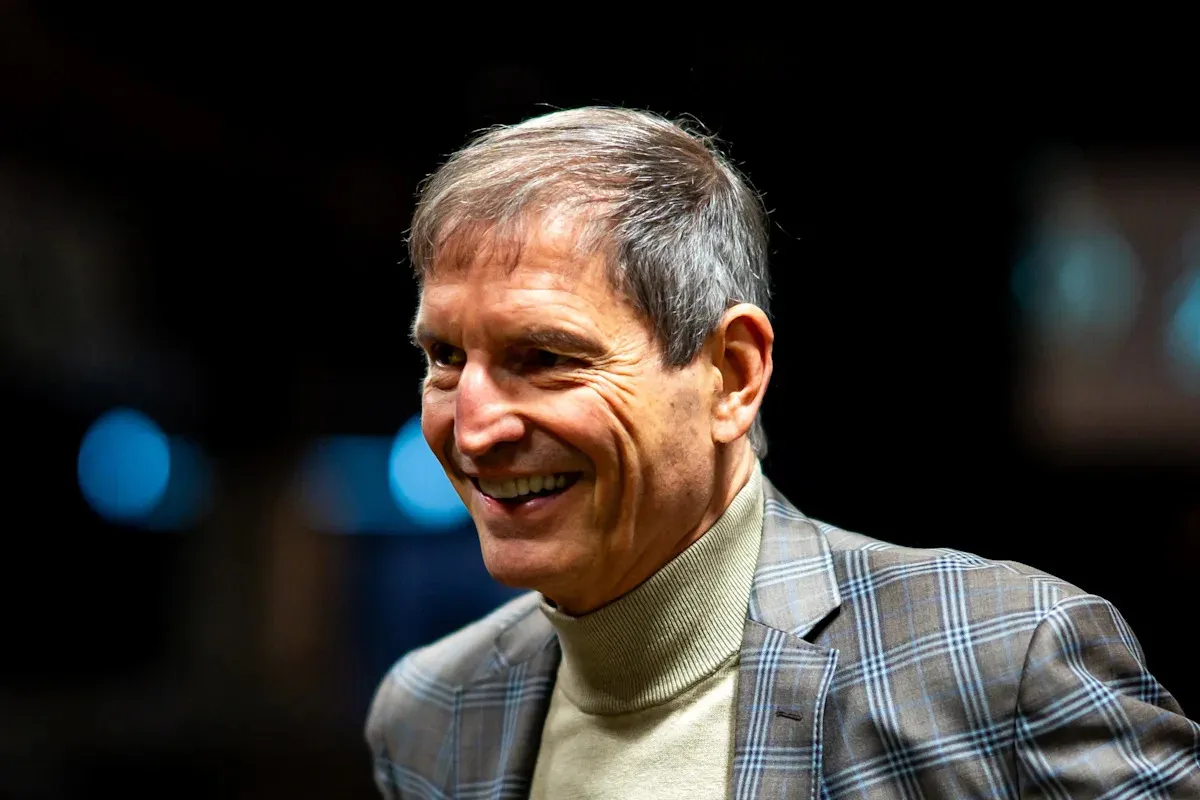 Bernie Kosar อดีตผู้หว่านเมล็ดพันธุ์แห่ง Cleveland Browns กลับสู่เรือนเพาะชำเพื่อฟื้นฟูรากฐานอีกครั้ง
