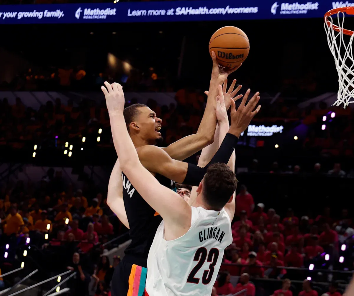 ล่าเงาบนพื้นปาร์เกต์: San Antonio Spurs ปะทะ Portland Trail Blazers ดูสดที่ไหน เวลาใด ในคืนที่เดิมพันสูงลิ่ว