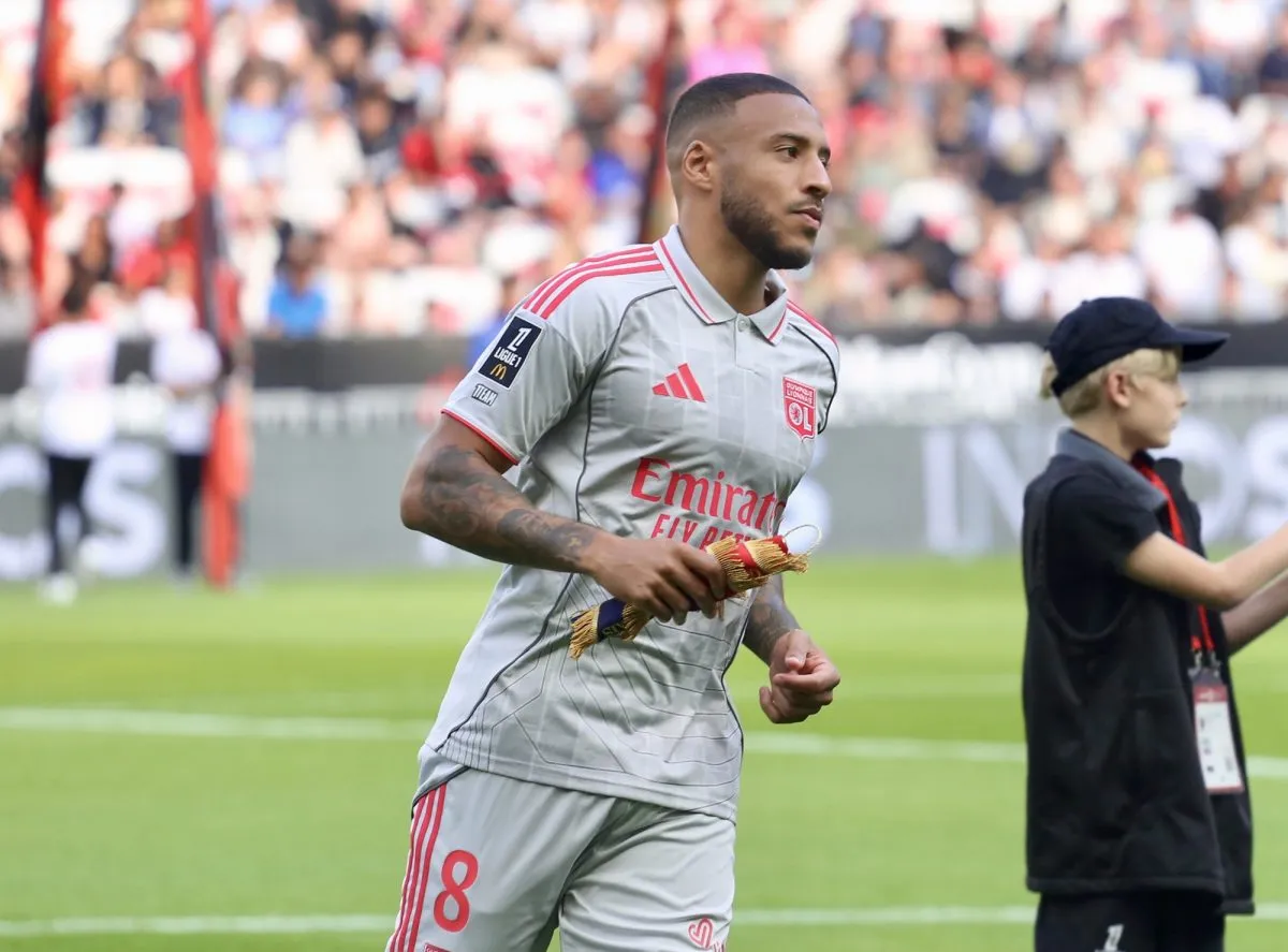 หยาดน้ำตาใต้แสงไฟ: Corentin Tolisso กับความหวังที่เลือนลางในสีเสื้อตราไก่