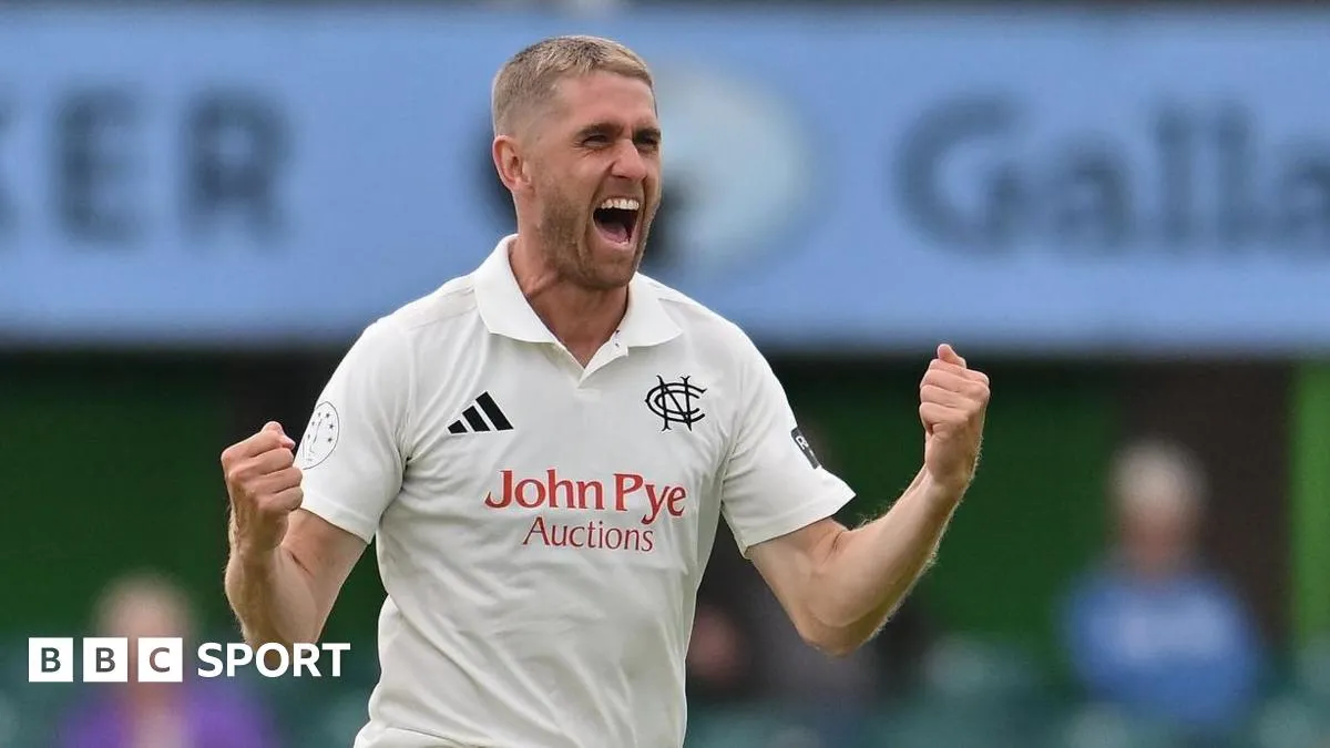 นาฏกรรมแห่งความเร็ว: Olly Stone ร่ายมนต์สะกดทัพสุนัขจิ้งจอกให้สยบแทบเท้า Nottinghamshire