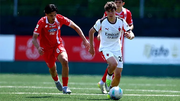 บทกวีแห่งผลเสมอ: AC Milan Primavera แบ่งแต้ม Monza ในวันที่ทายาทตำนานประเดิมสนาม