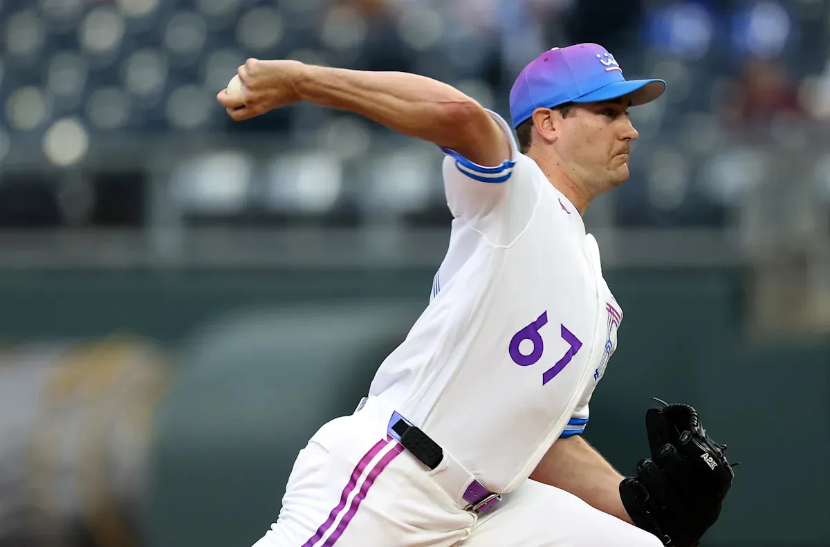 บันทึกจากเงามืด XXXIII – Royals บุกรัง Mariners: กลิ่นคาวเลือดและคราบสนิมบนเนินขว้าง