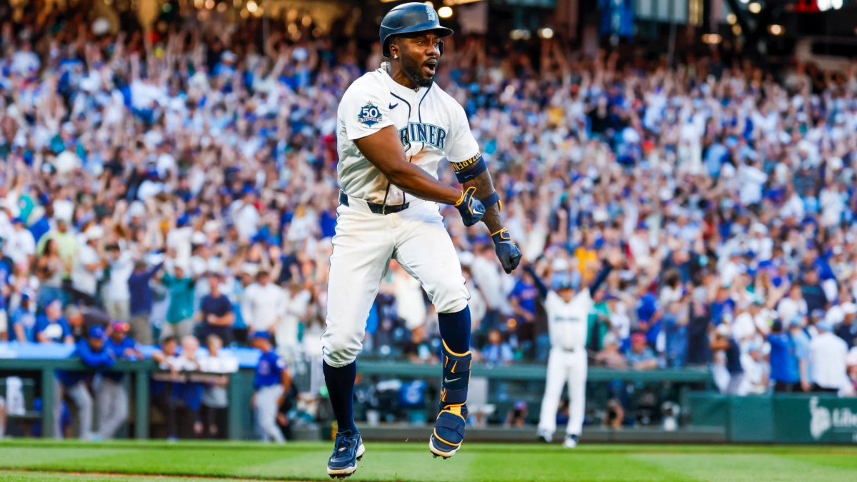 Randy Arozarena สร้างประวัติศาสตร์ ทุบโฮมรันเปิดเกมและวอล์กออฟพา Mariners ชนะ Cubs