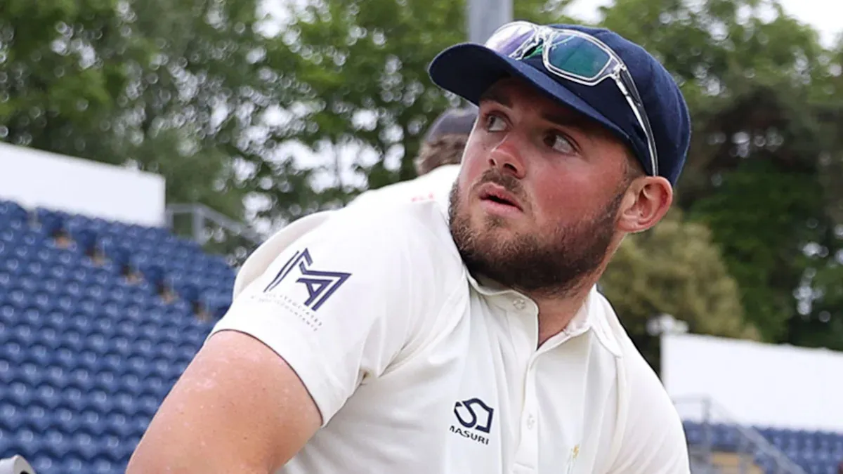 Tom Norton: เด็กระเบิดแห่ง Glamorgan กับแฮตทริกประวัติศาสตร์ที่ทำเอาสถิติเดิมเขินไปเลย!