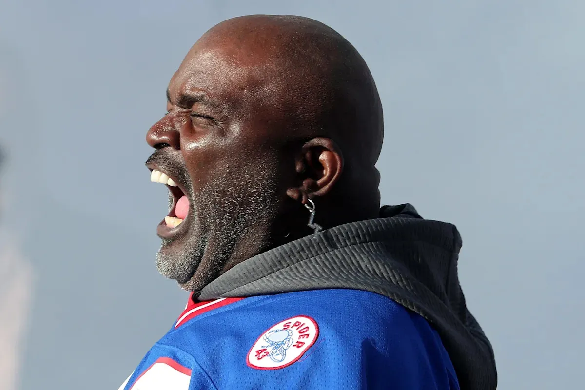 เงาที่ทรุดลง: Lawrence Taylor กับนาฬิกาทรายที่โรงพยาบาล New Jersey