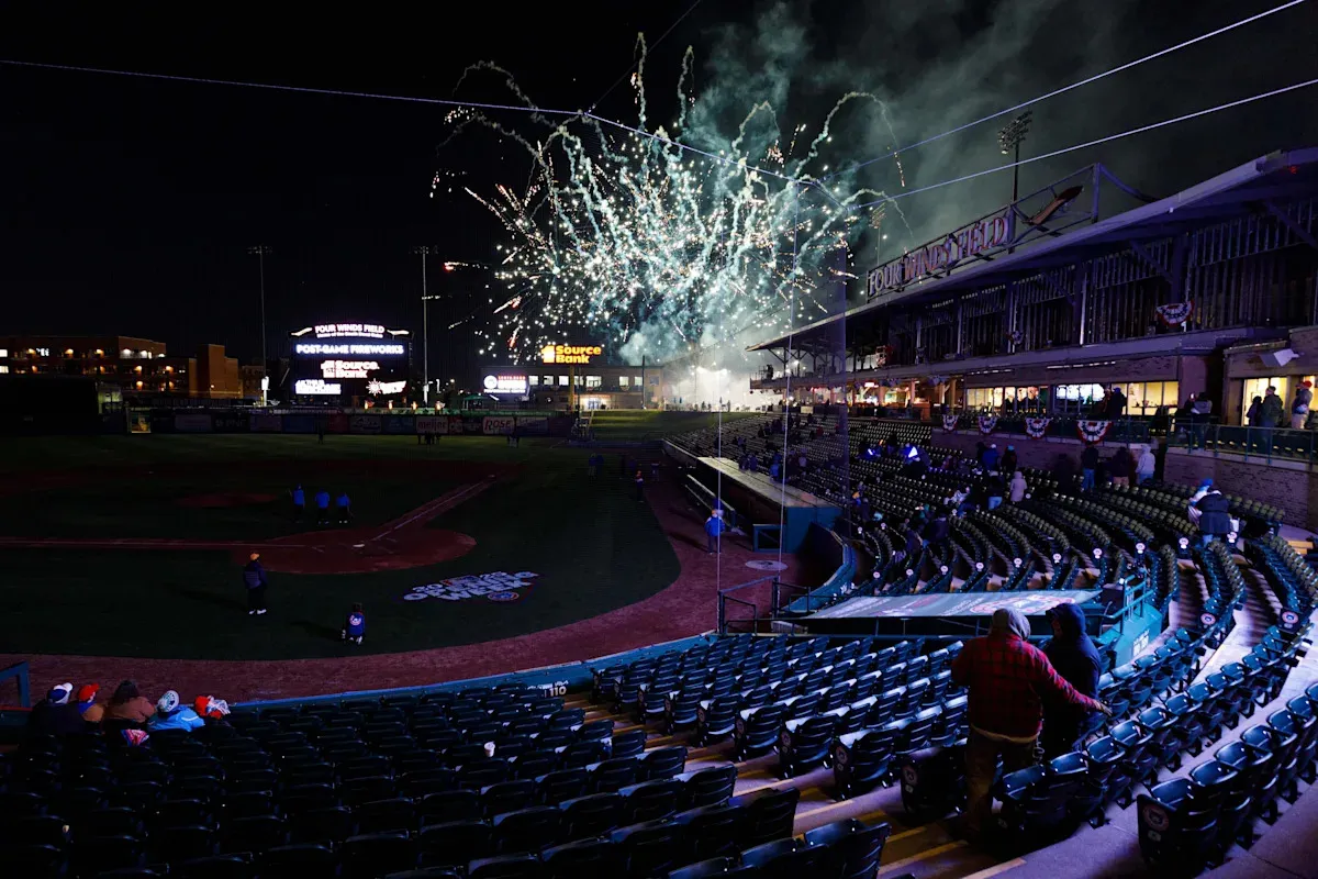 วิเคราะห์ต้นทุนทางวัฒนธรรม: เมื่อ South Bend Cubs สวมเครื่องแบบ Notre Dame เพื่อกระตุ้นมูลค่าแบรนด์ท้องถิ่น