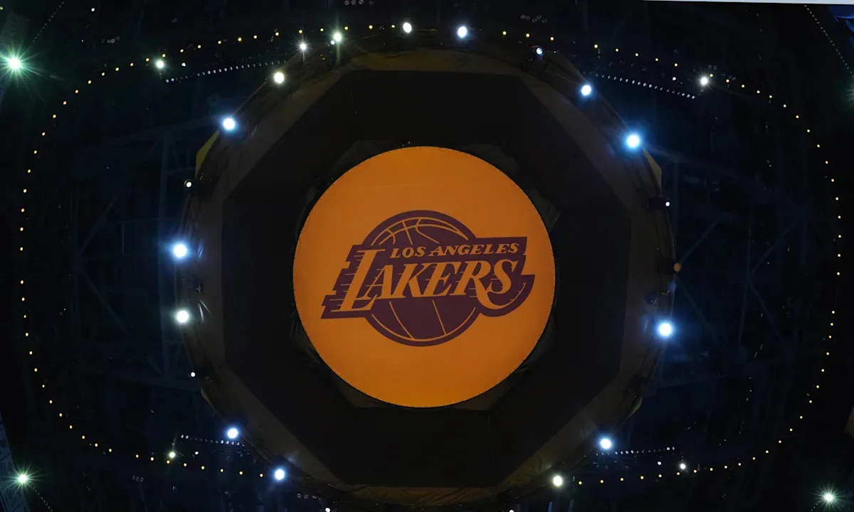 เส้นทางสู่บัลลังก์ตะวันตก: เปิดตารางดวลเดือด Lakers ปะทะ Thunder ในศึกที่เดิมพันด้วยศักดิ์ศรี