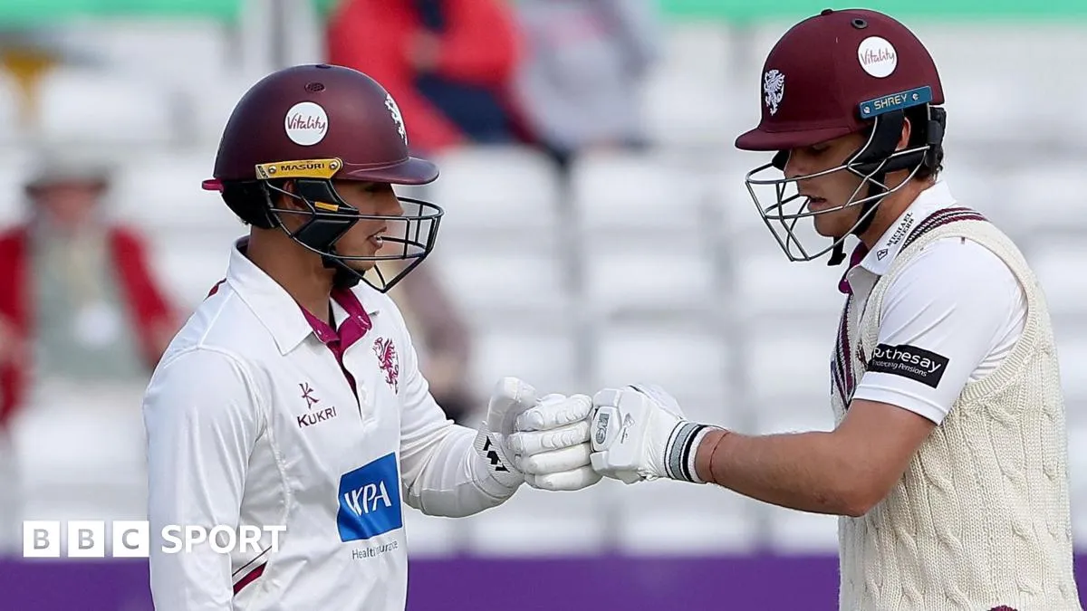 มหากาพย์แห่ง Chelmsford: Somerset บดขยี้ Essex ดั่งพายุคลั่งใน 10 วิกเก็ต