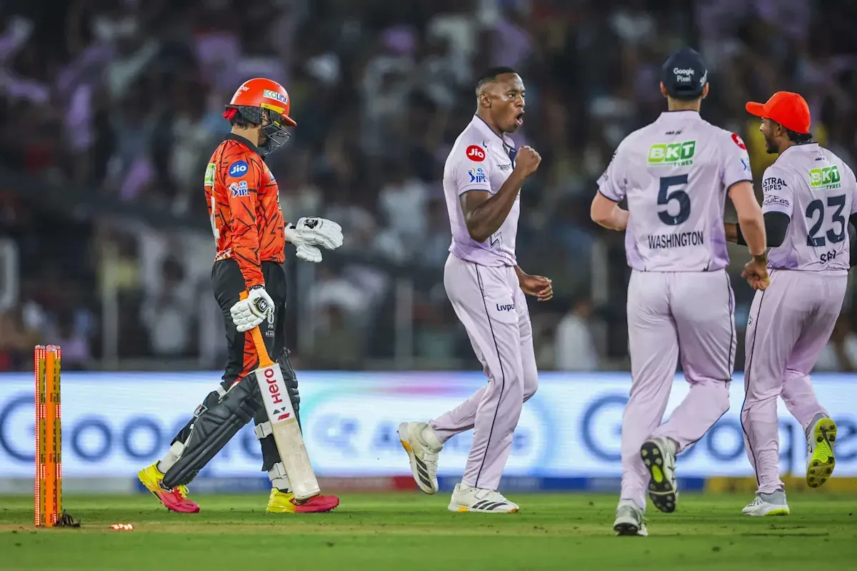 โศกนาฏกรรมแห่งโครงสร้างที่ผุกร่อน: เมื่อเหล่าขุนพลความเร็วของ Gujarat Titans บดขยี้ Sunrisers Hyderabad จนสิ้นสภาพ