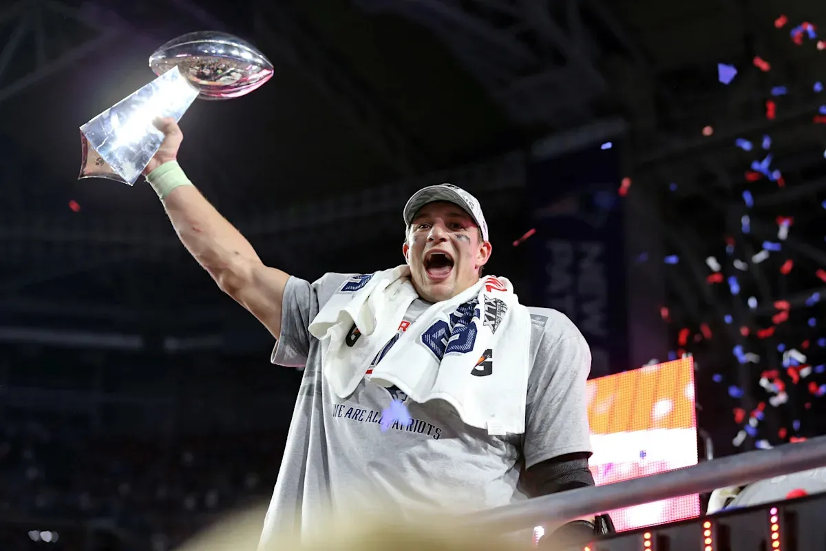 Rob Gronkowski กับเกียรติยศในกรงเหล็ก: ตั๋วสู่ Patriots Hall of Fame