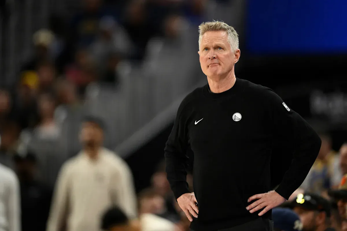 Steve Kerr กับวินาทีเกือบถอดใจ: กลิ่นอายการอำลาที่เกือบกลายเป็นจริงก่อนศึก Play-in