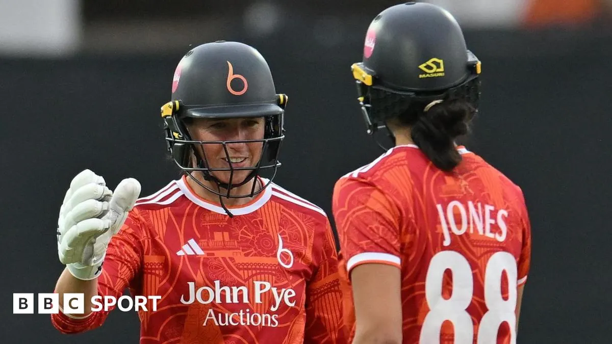 Georgia Elwiss โชว์เก๋า! พา The Blaze ต้อน Surrey นิ่มๆ นั่งบัลลังก์จ่าฝูง One-Day Cup แบบสวยสับ