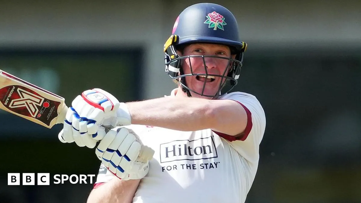 Keaton Jennings กับการประคองซากปรักหักพังของ Lancashire เหนือ Gloucestershire ท่ามกลางความเสื่อมสลายที่ Bristol
