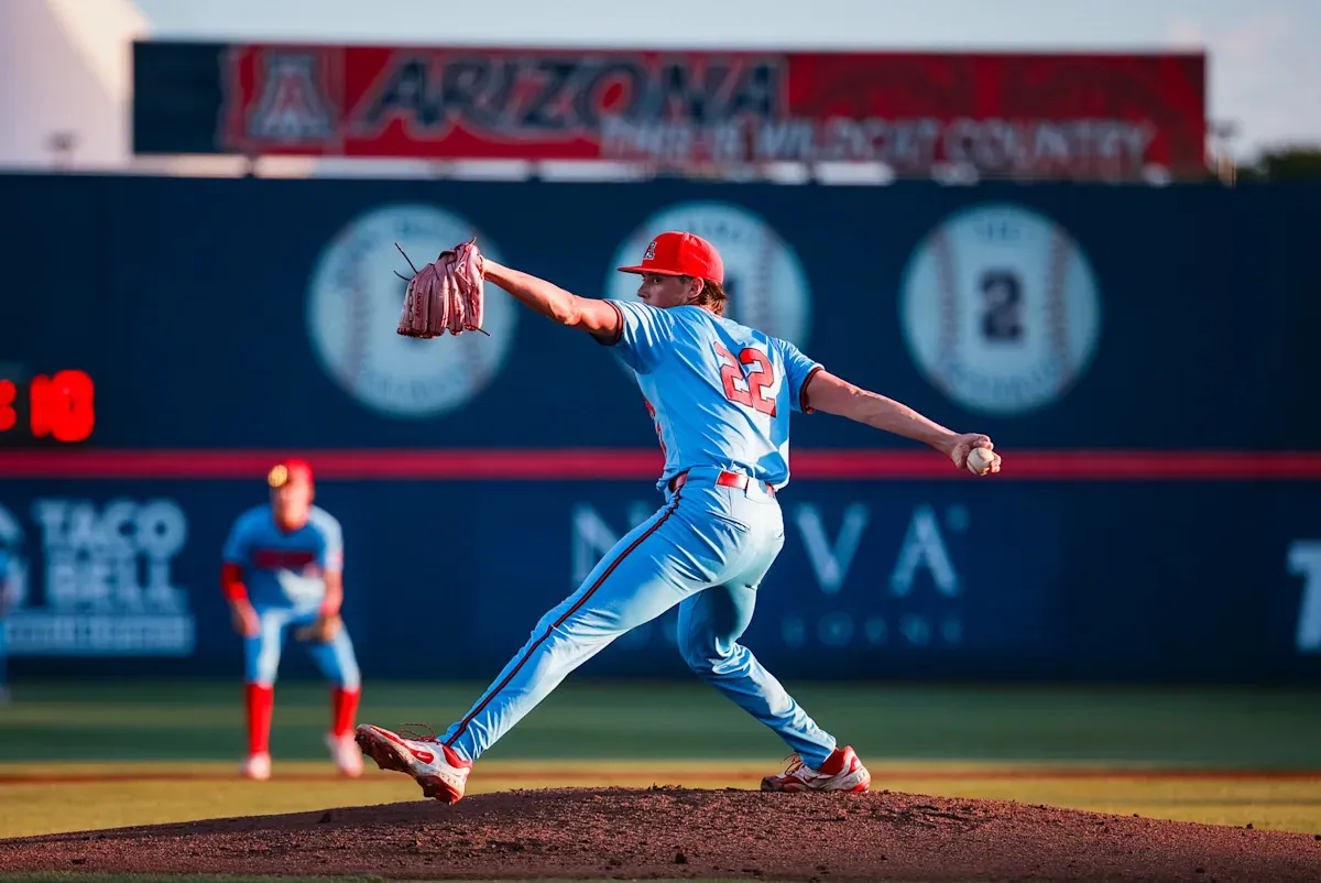 โศกนาฏกรรมแห่งแดนตะวันตก: เมื่อ Smith Bailey ละทิ้งเนินดิน และความปราชัยของ Arizona ณ รังเหยี่ยว Kansas