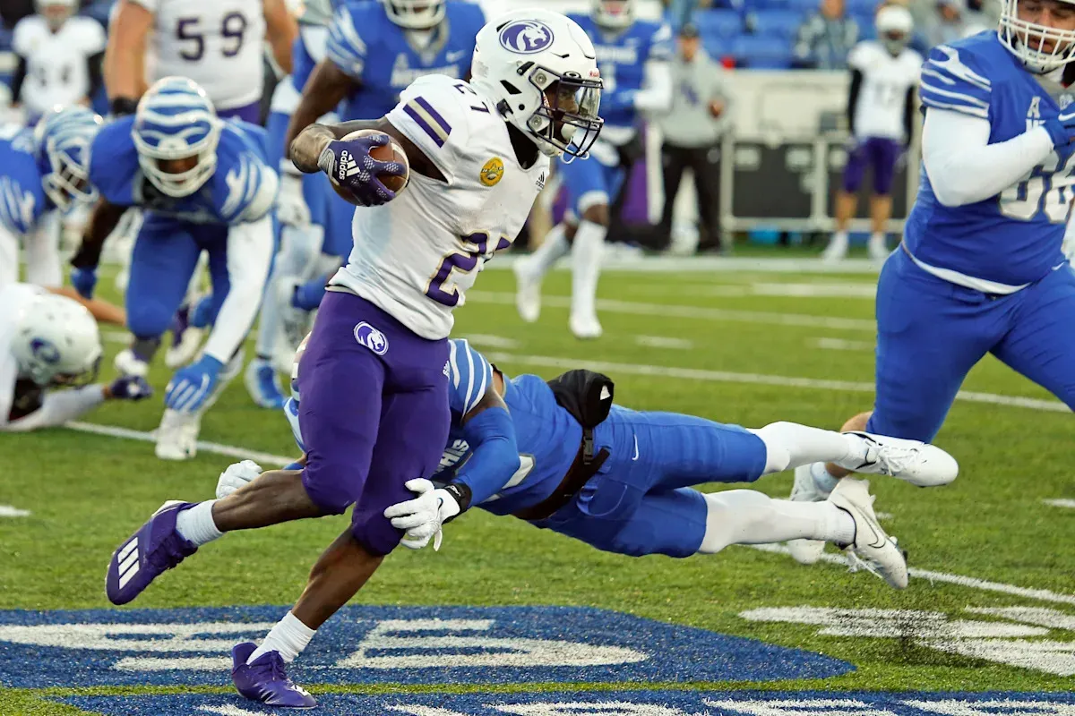 การผลัดใบในสวนสีแดง: Kansas City Chiefs ถอนรากตัวสำรองหลังเพาะเมล็ดพันธุ์ใหม่ Emmett Johnson ในศึก 2026 NFL Draft