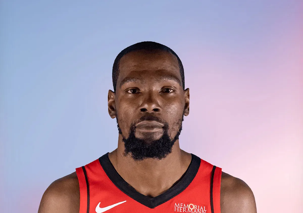 การวิเคราะห์ความเสี่ยงและภาวะถดถอยทางกายภาพ: Kevin Durant กับอุบัติการณ์การปะทะที่ส่งผลต่อโครงสร้างเพย์โรล