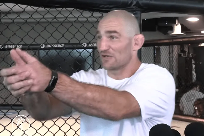 เจาะแท็กติกนอกกรง: Sean Strickland ขู่ใช้ความรุนแรงระดับสูงสุดใส่ทีมงาน Khamzat Chimaev ก่อนศึก UFC 328