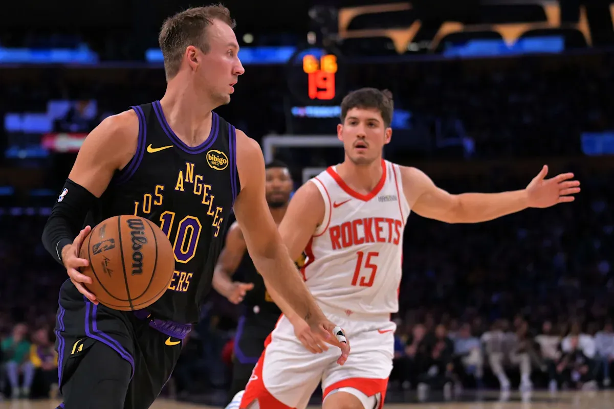 จอมทัพในเงามืด: Luke Kennard กับการสวมบทควอเตอร์แบ็คกลางสมรภูมิ Lakers