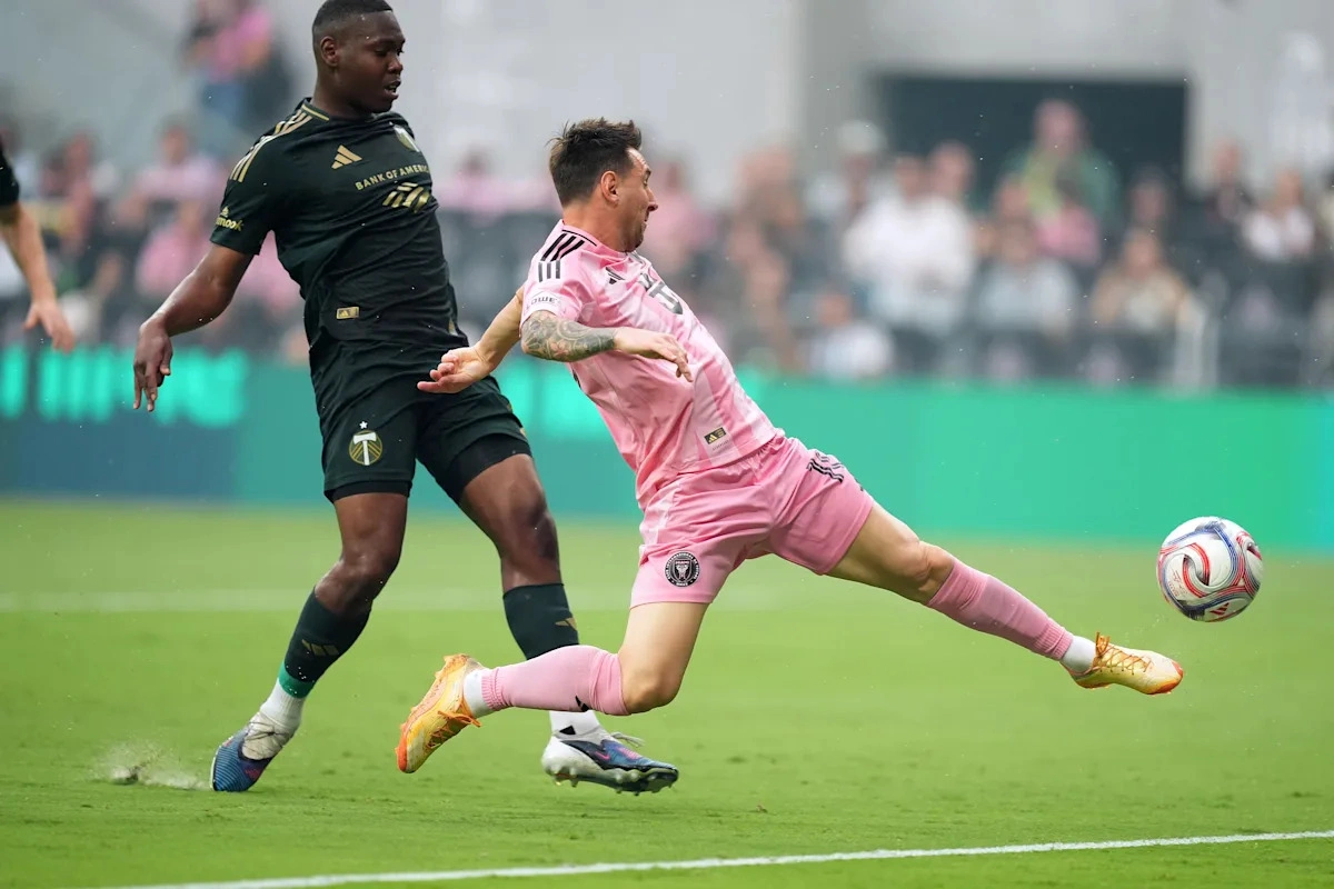 ปฐมบทแห่งชัยชนะเหนือผืนหญ้าใหม่: เมื่อหมายเลข 10 ร่ายมนตร์สะกด Portland Timbers ณ มหาวิหารแห่งไมอามี