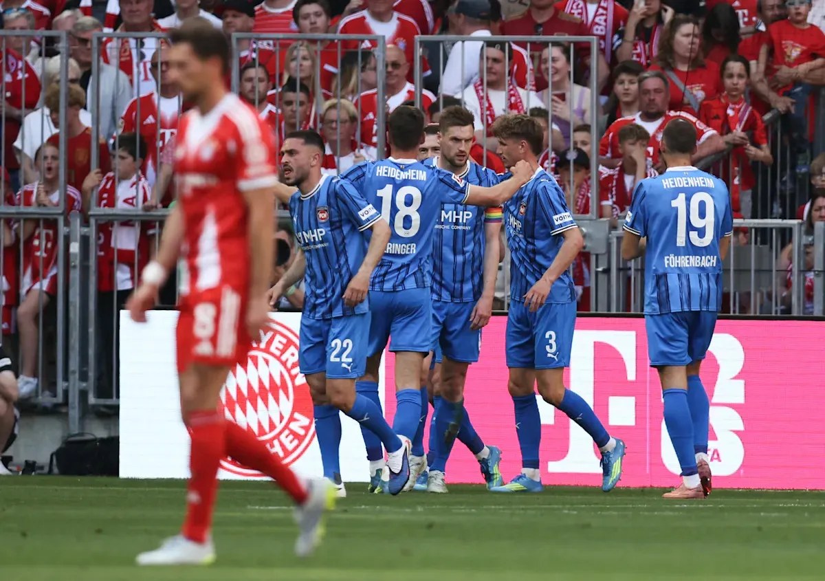 📸 ช็อกตาตั้ง! Bayern Munich โดนบ๊วยบุกมาลูบคมถึง Allianz Arena 😲