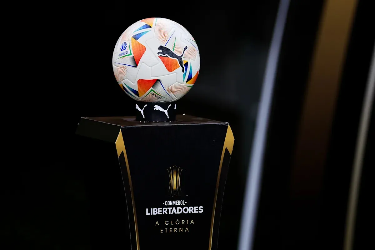 นาฏกรรมลูกหนังพฤหัสบดี: เมื่อมนตราแห่ง Libertadores และ Europa League บรรเลงพร้อมกัน