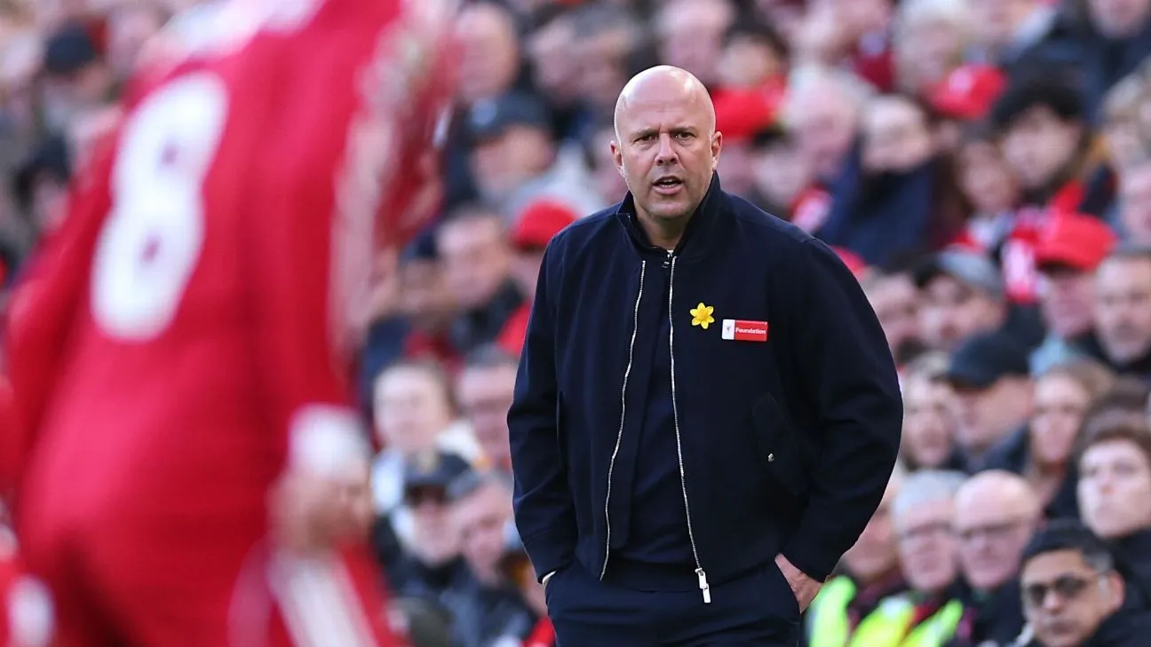 Arne Slot กับรากแก้วที่ยังมั่นคง: ท่ามกลางพายุฤดูร้อนที่พัดผ่านทุ่งหญ้าแห่ง Anfield
