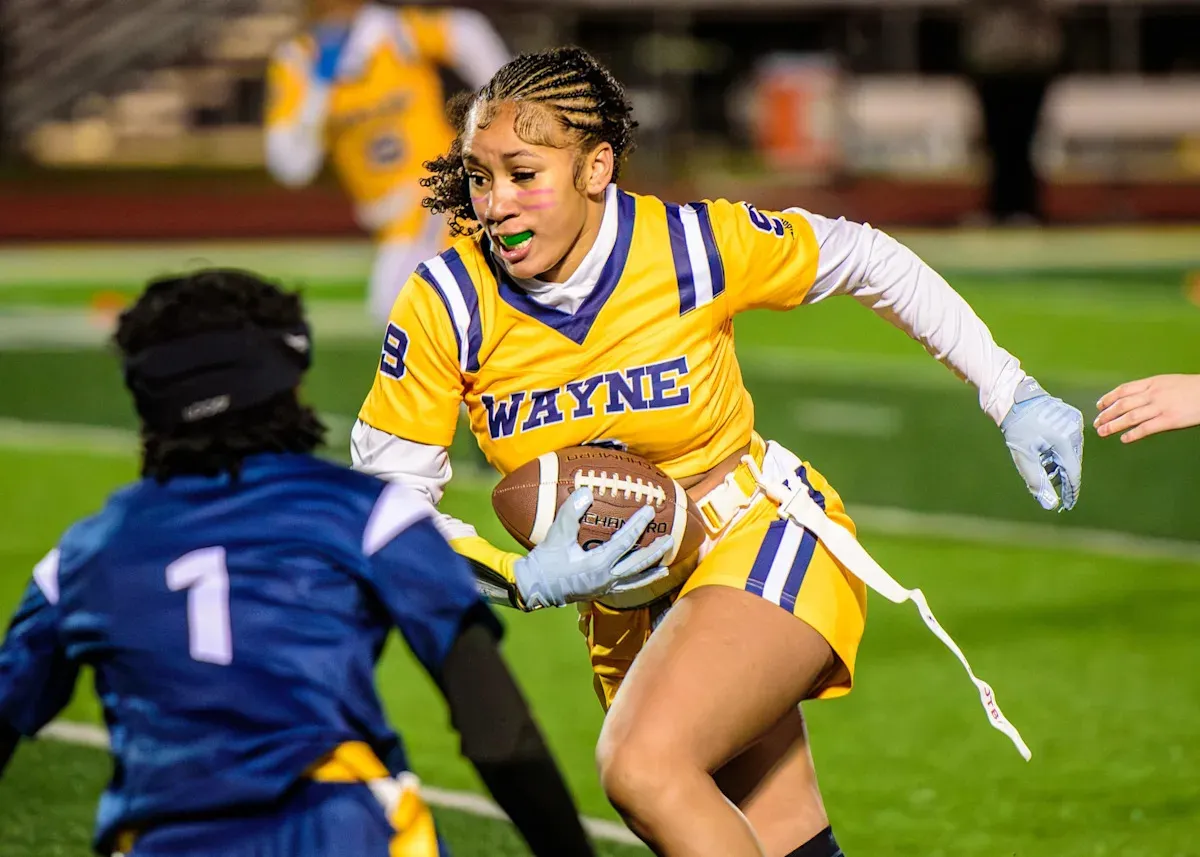 ฤดูกาลแห่งการแตกยอด: บันทึกพฤกษาศาสตร์แห่งสนามหญ้า Michigan Girls Flag Football สัปดาห์ที่ 2
