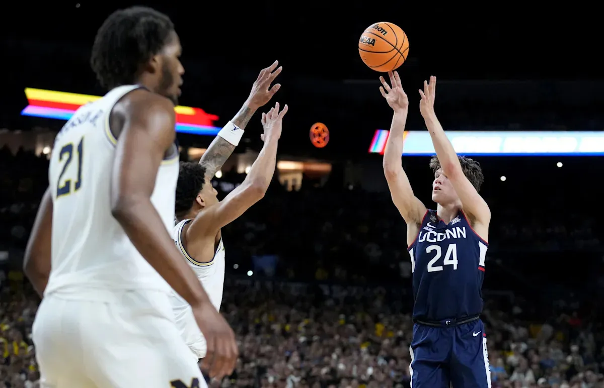 การประเมินความเสี่ยงและภาระผูกพัน: Braylon Mullins เลือกปฏิเสธ NBA Draft เพื่อกลับสู่ UConn