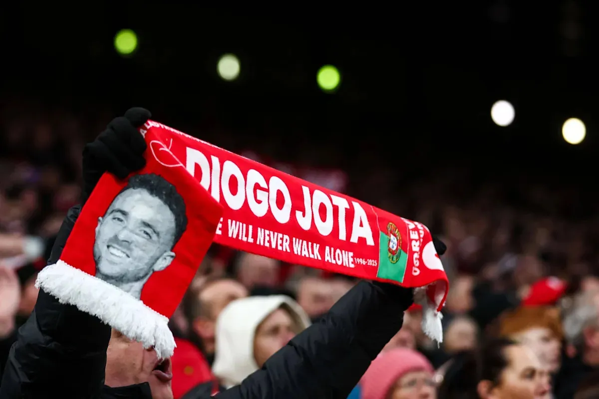 พักรบสยบดราม่า! แฟน Man United เตรียมยืนปรบมือไว้อาลัย Diogo Jota ในศึกแดงเดือดที่ Old Trafford