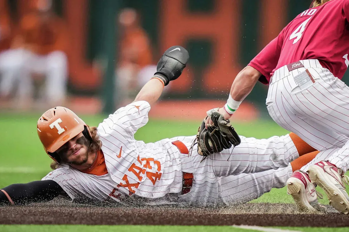 Texas Longhorns บดขยี้ Alabama: กลิ่นเหงื่อ คราบดิน และชัยชนะที่แลกมาด้วยความล้า
