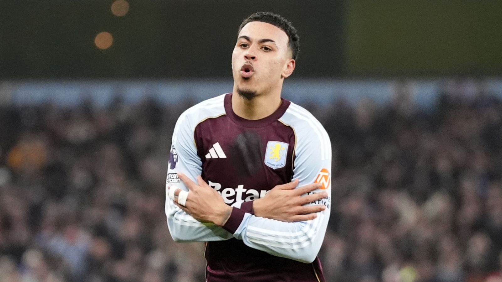 เม้าธ์สนั่น! ทีมดังรุมทึ้ง Morgan Rogers แห่ง Aston Villa