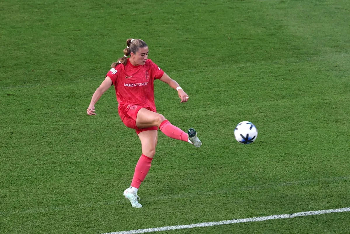 กิ่งก้านที่หักพังในสวนสีคราม: Payton Crawford กับฤดูกาลที่ร่วงโรยก่อนกาลของ North Carolina Courage