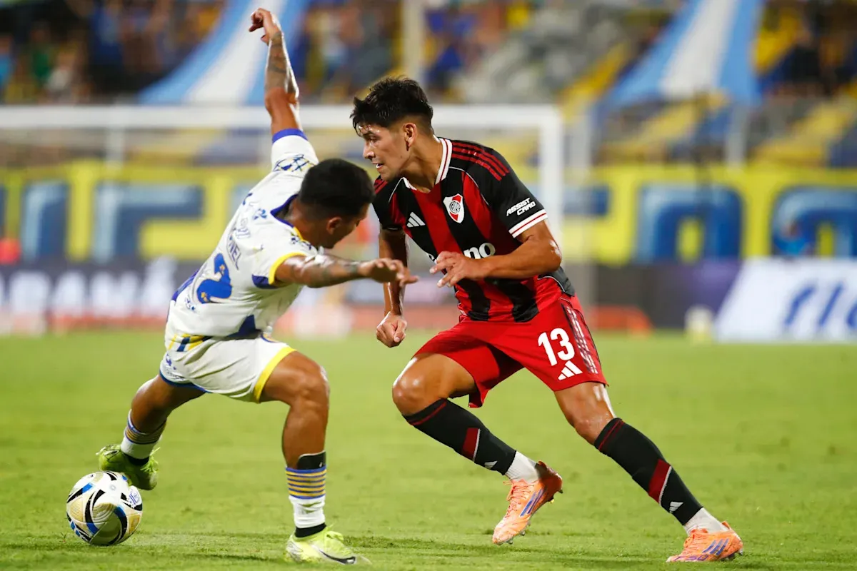 Leeds United ฝันค้าง! เจอ River Plate ดักทางอัปค่าตัวปราการหลัง 100 ล้านยูโร... แผนแตกแล้วไงต่อดีล่ะจ๊ะ?